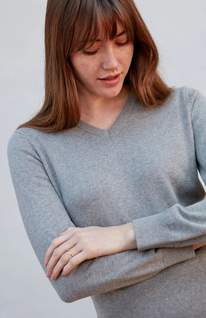 Damen-Pullover mit V-Ausschnitt aus reiner Baumwolle