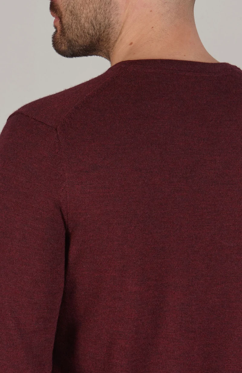 Extrafeiner Herren-Pullover aus Merinowolle mit V-Ausschnitt