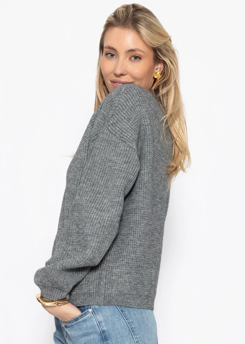 Rippstrickpullover mit hohem V-Ausschnitt - grau
