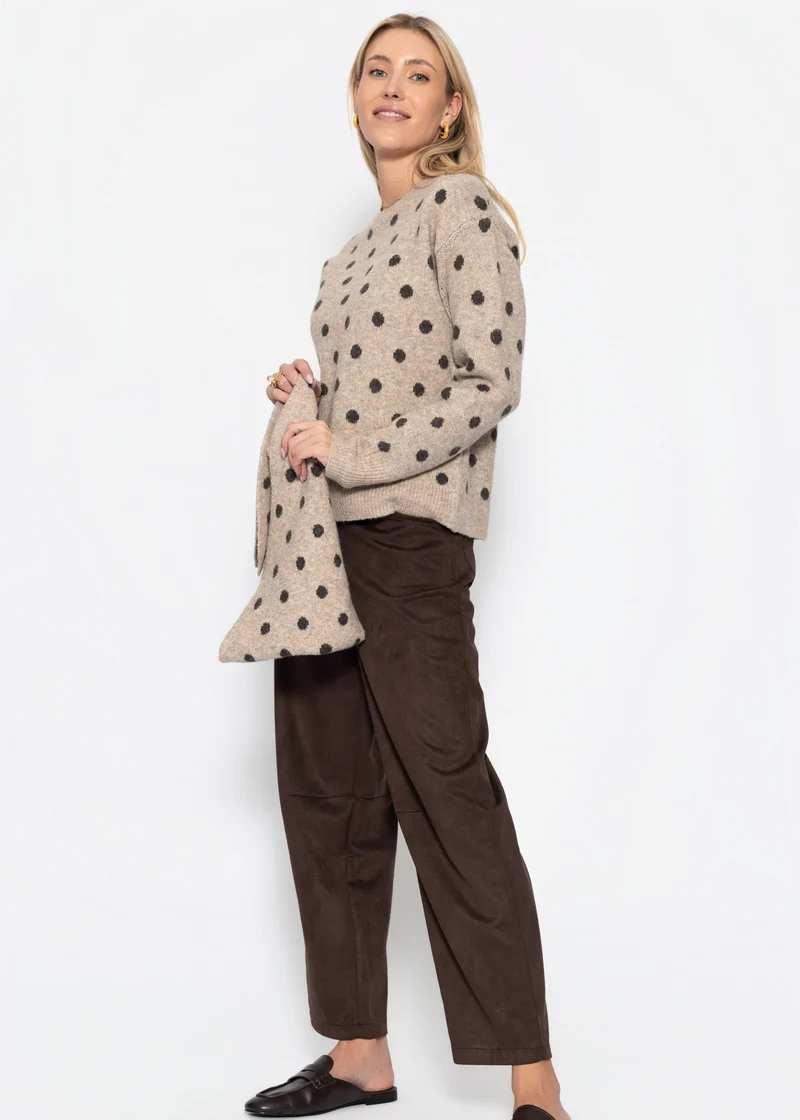 Gepunkteter Pullover mit Schal - beige