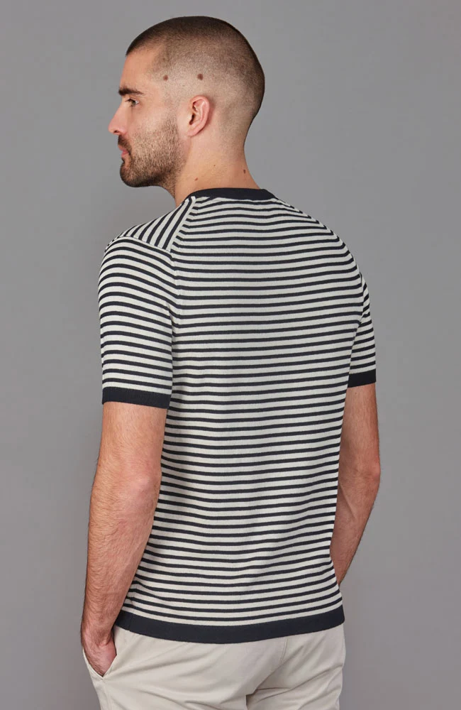 Herren-T-Shirt aus 100 % ultrafeiner Baumwolle, gestrickt, mit schmalen bretonischen Streifen