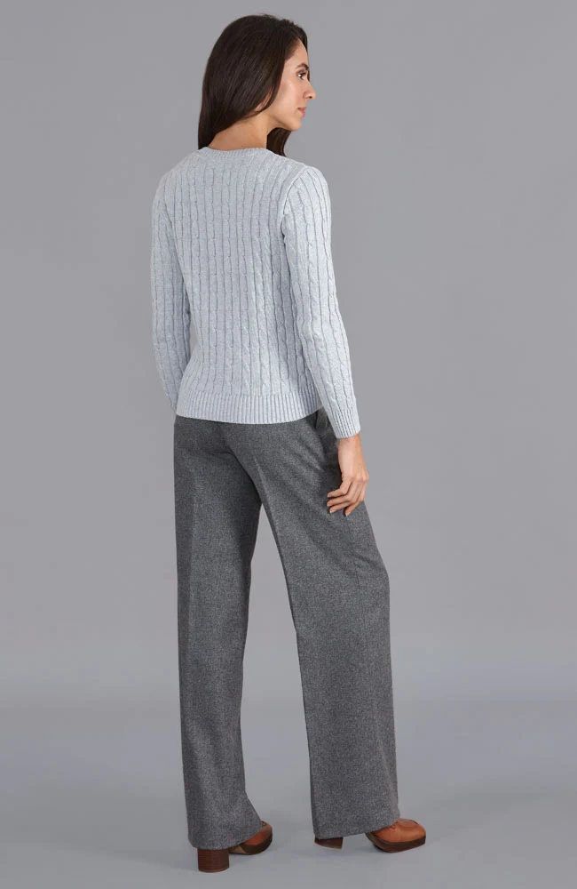Damenpullover aus 100 % Baumwolle mit Rundhalsausschnitt und Zopfmuster