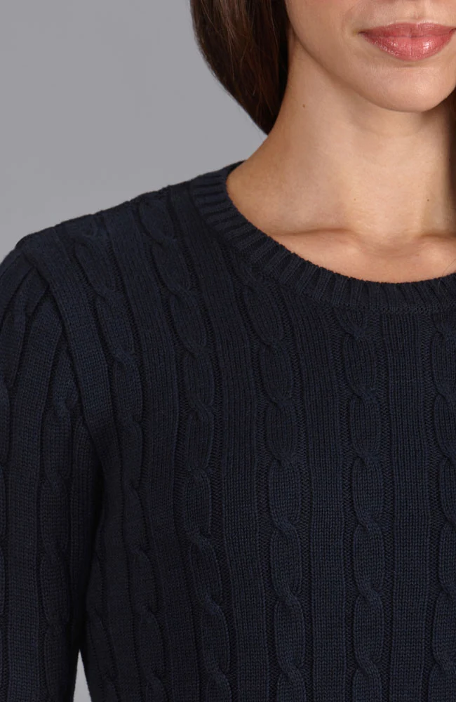 Damenpullover aus 100 % Baumwolle mit Rundhalsausschnitt und Zopfmuster