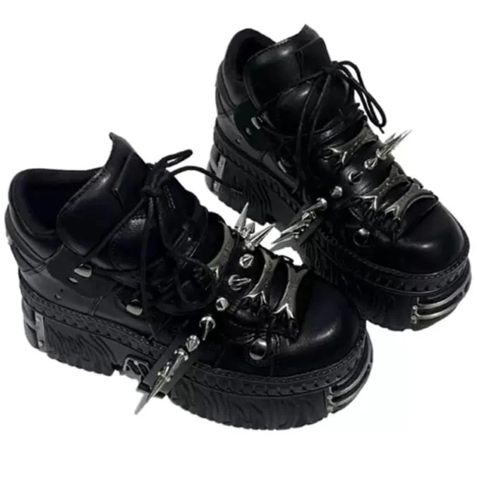 Schwarze Punk-Plateauschuhe für Damen mit Spikes