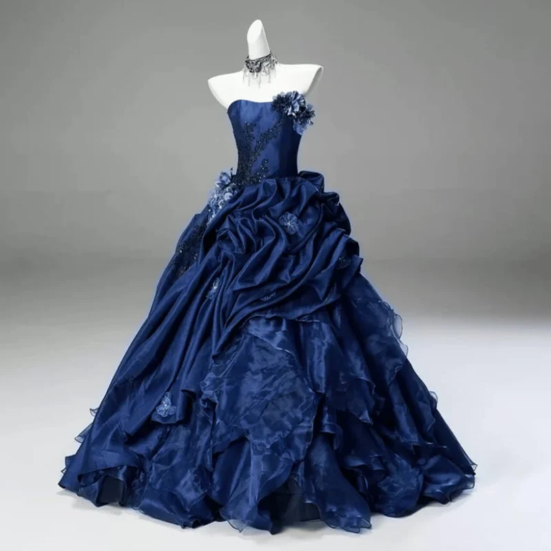 Maßgeschneidertes gotisches 3D-Blumen-Ballkleid mit Lagenmuster, drapiert, trägerlos, für Damen – Abschlusskleid, Hochzeitskleid