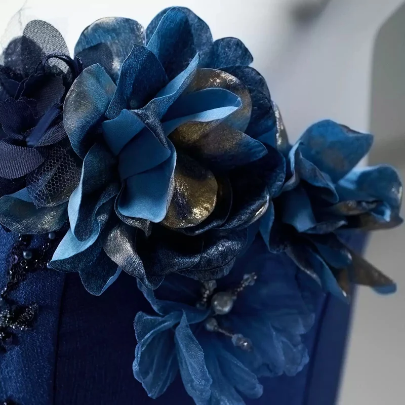 Maßgeschneidertes gotisches 3D-Blumen-Ballkleid mit Lagenmuster, drapiert, trägerlos, für Damen – Abschlusskleid, Hochzeitskleid