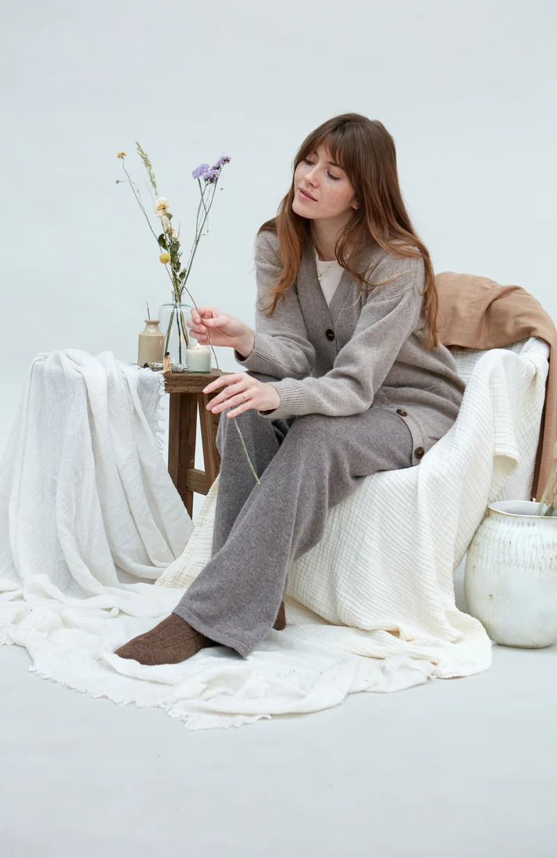 Gerippter Damen-Cardigan aus 100 % Lammwolle mit V-Ausschnitt und Taschen