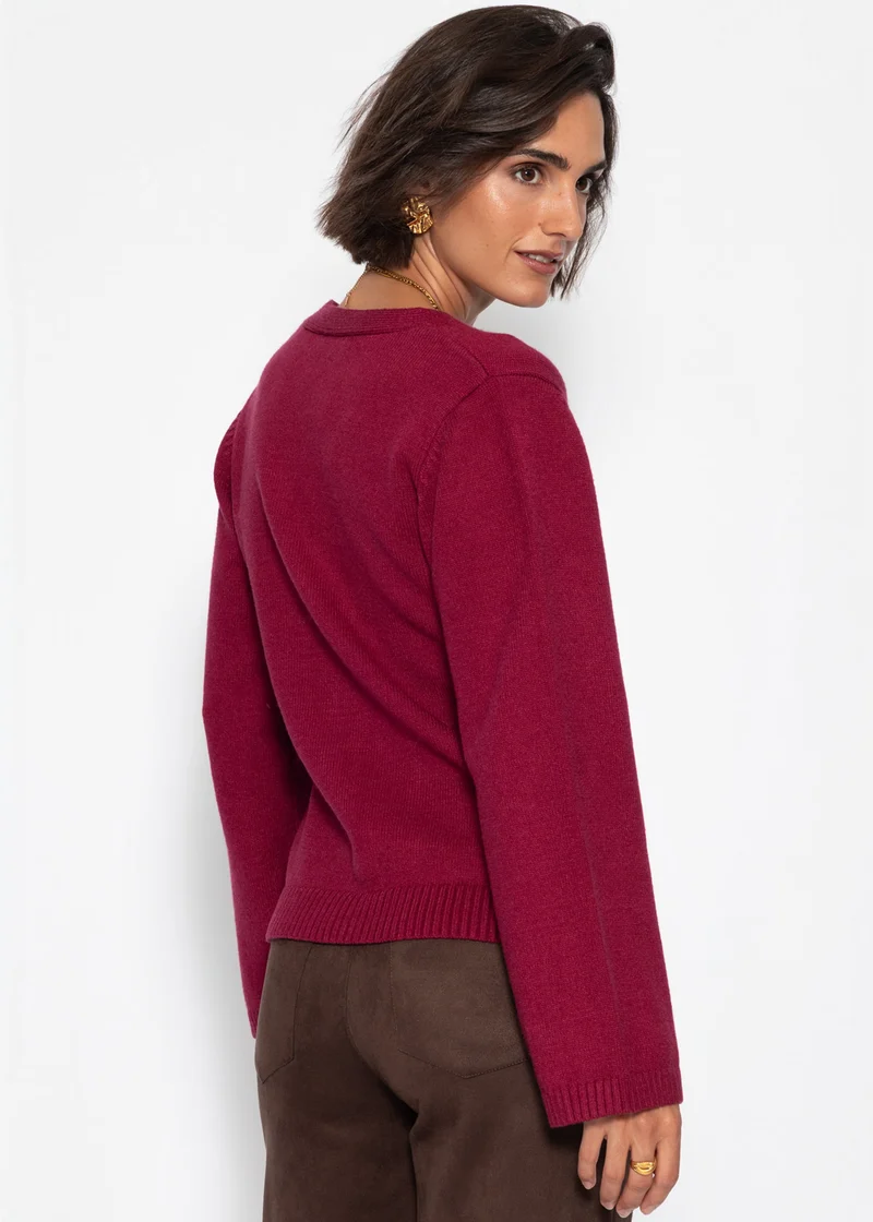 Strickjacke mit V-Ausschnitt und Goldknöpfen - beere