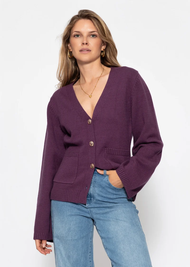 Strickjacke mit V-Ausschnitt und Goldknöpfen - plum