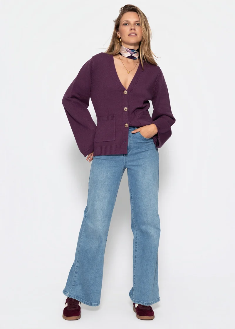 Strickjacke mit V-Ausschnitt und Goldknöpfen - plum