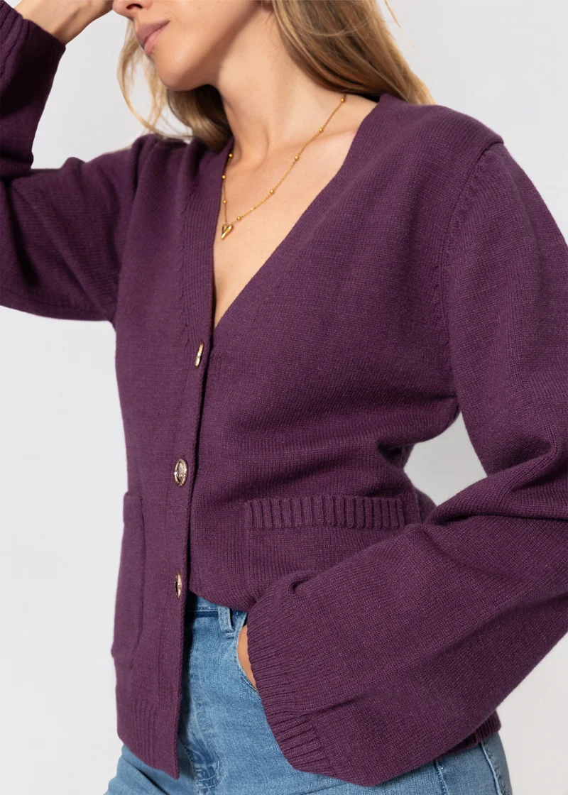 Strickjacke mit V-Ausschnitt und Goldknöpfen - plum