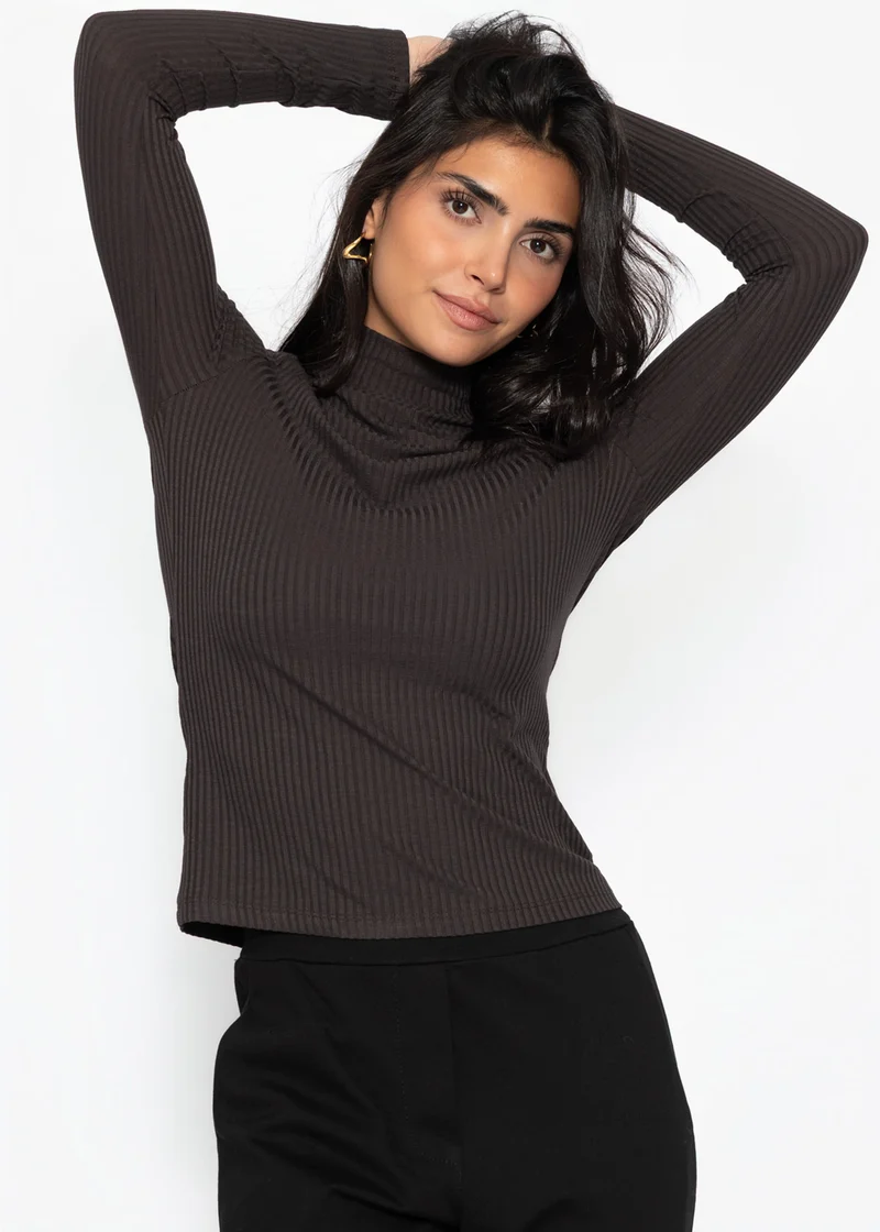 Geripptes Langarmshirt mit Stehkragen - braun