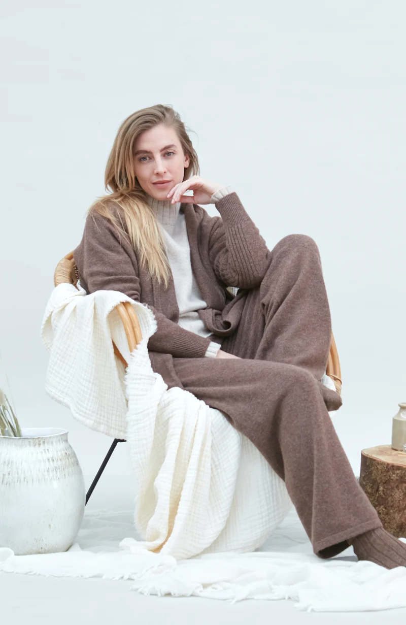 Langer Damen-Cardigan aus reiner Lammwolle mit Taschen
