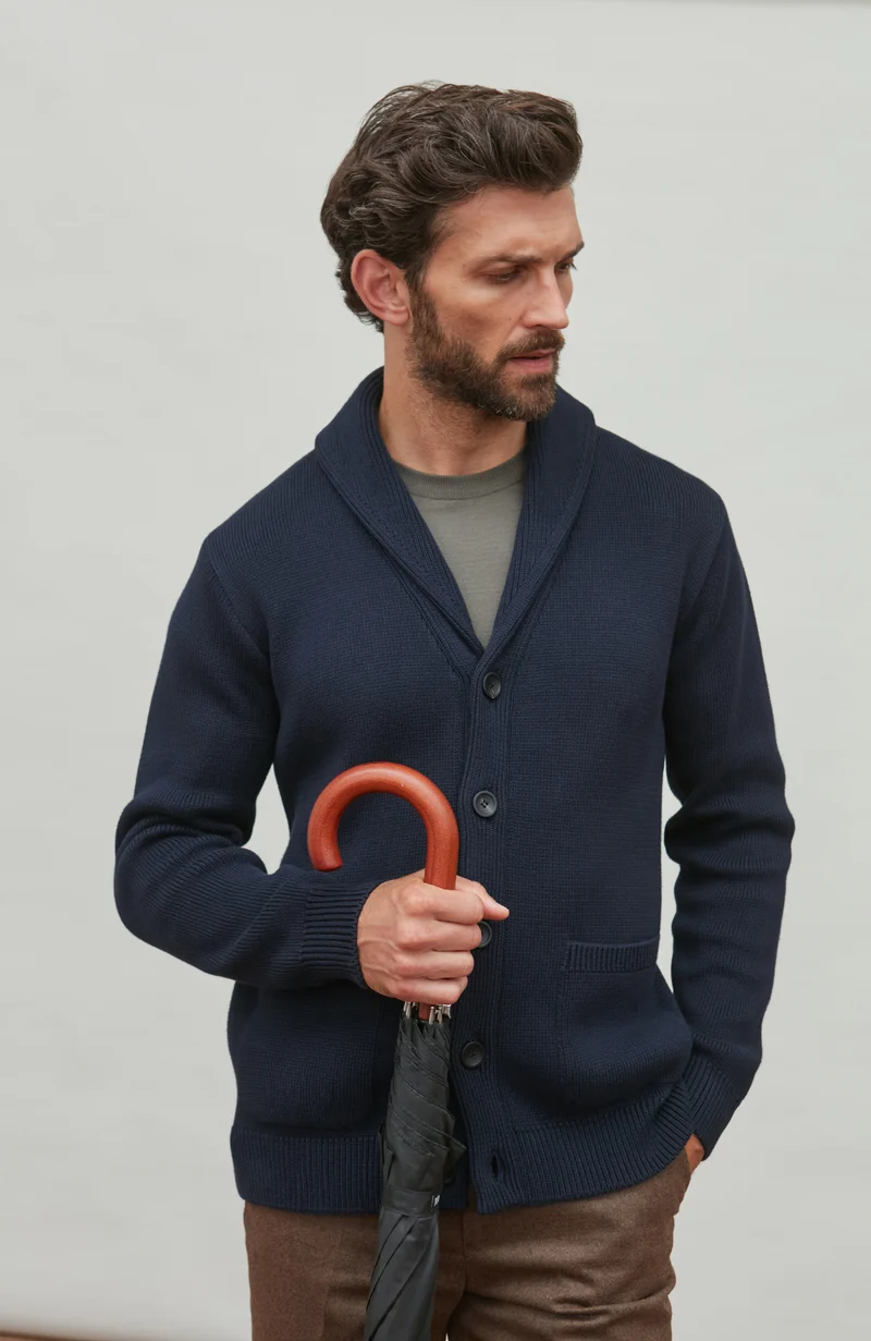 Mittelschwerer Herren-Cardigan aus 100 % Baumwolle mit Schalkragen