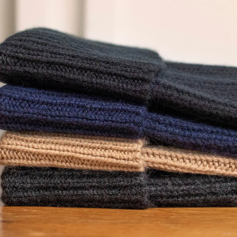 Gerippte Beanie-Mütze aus 100 % Kaschmir