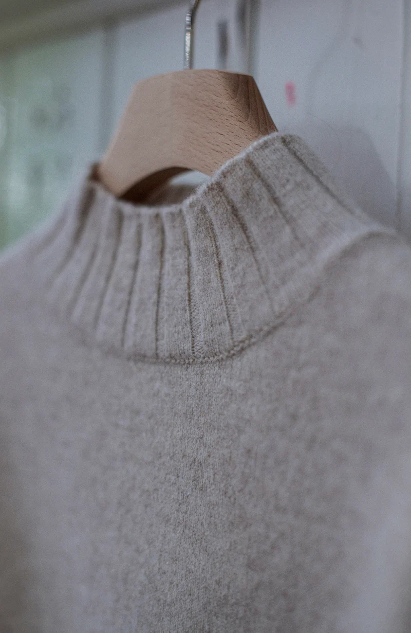Damenpullover aus 100 % Lammwolle mit Kragen