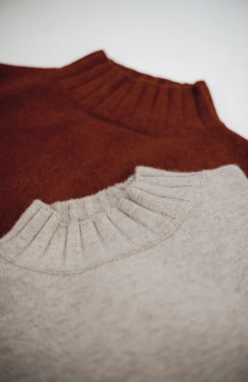 Damenpullover aus 100 % Lammwolle mit Kragen