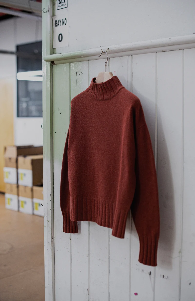 Damenpullover aus 100 % Lammwolle mit Kragen