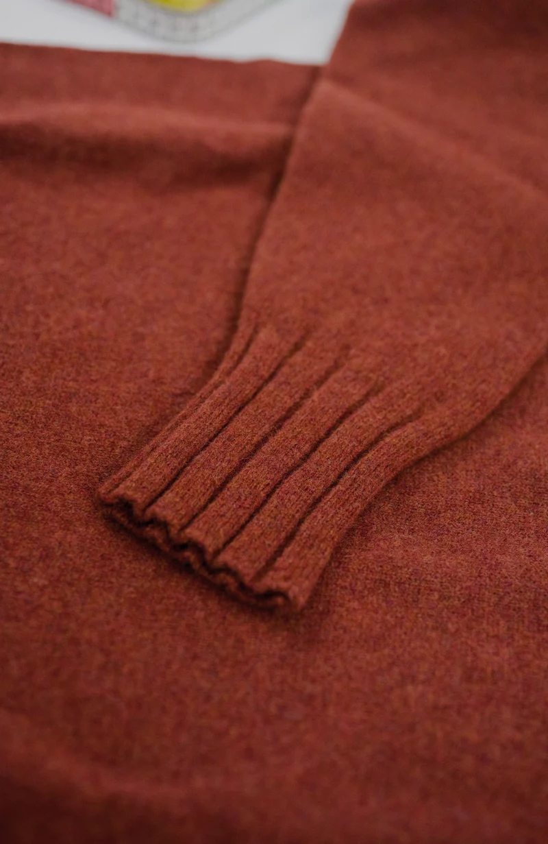 Damenpullover aus 100 % Lammwolle mit Kragen