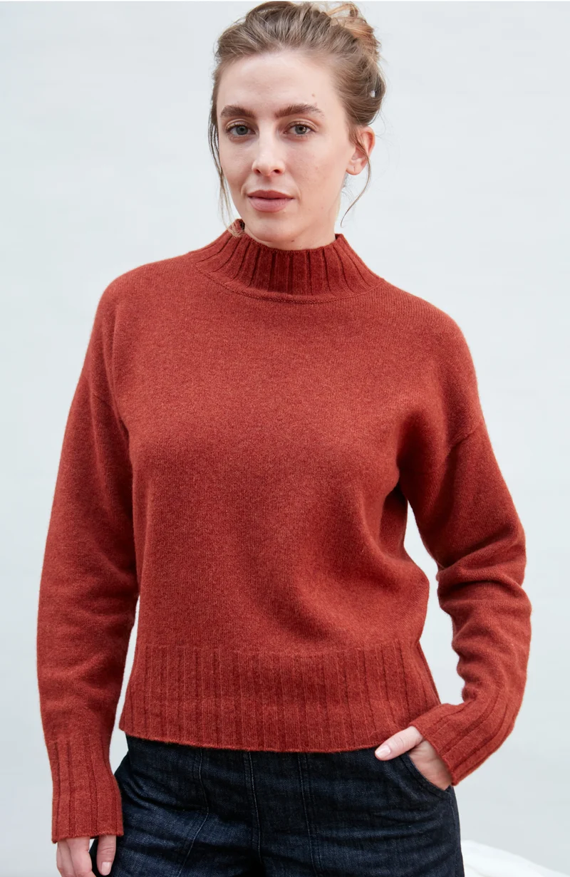 Damenpullover aus 100 % Lammwolle mit Kragen