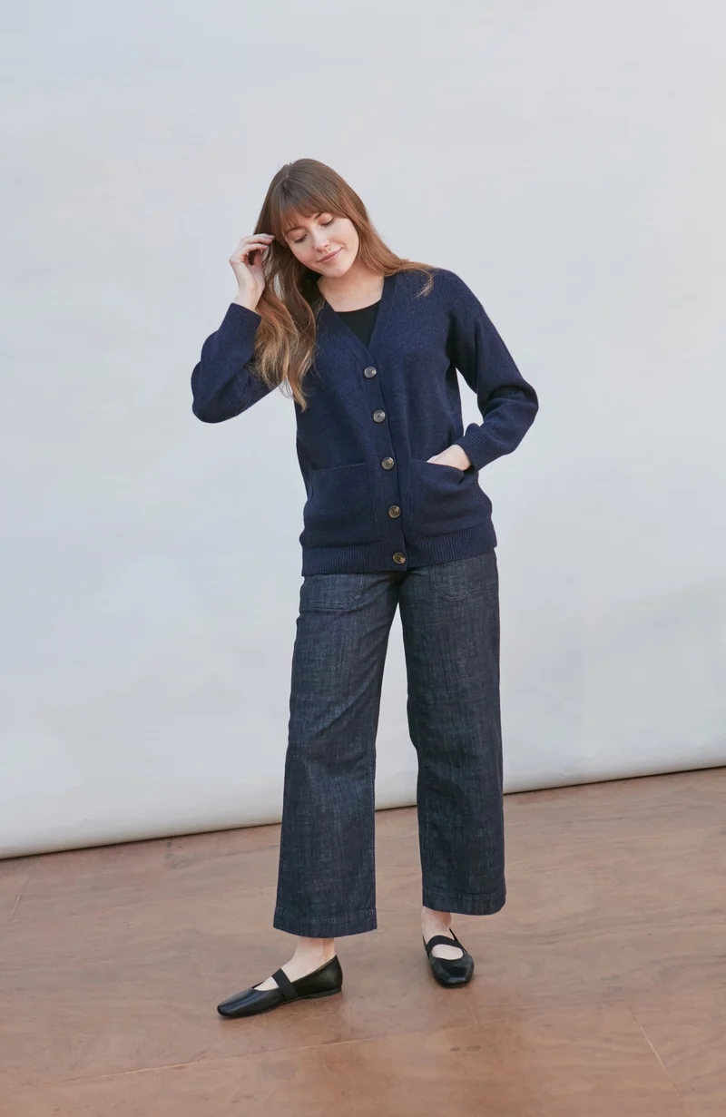 Gerippter Damen-Cardigan aus 100 % Lammwolle mit V-Ausschnitt und Taschen