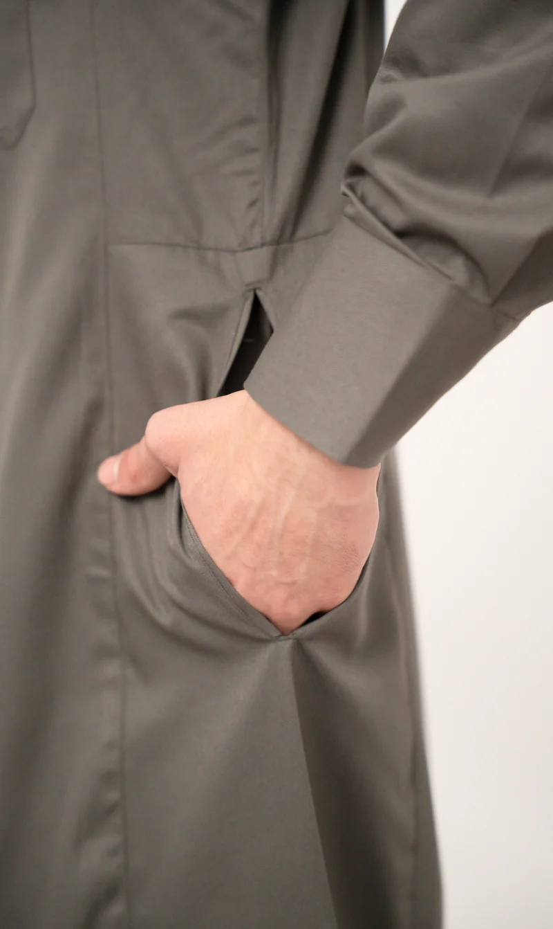 Chino Saudi Qamis - Dunkelgrau