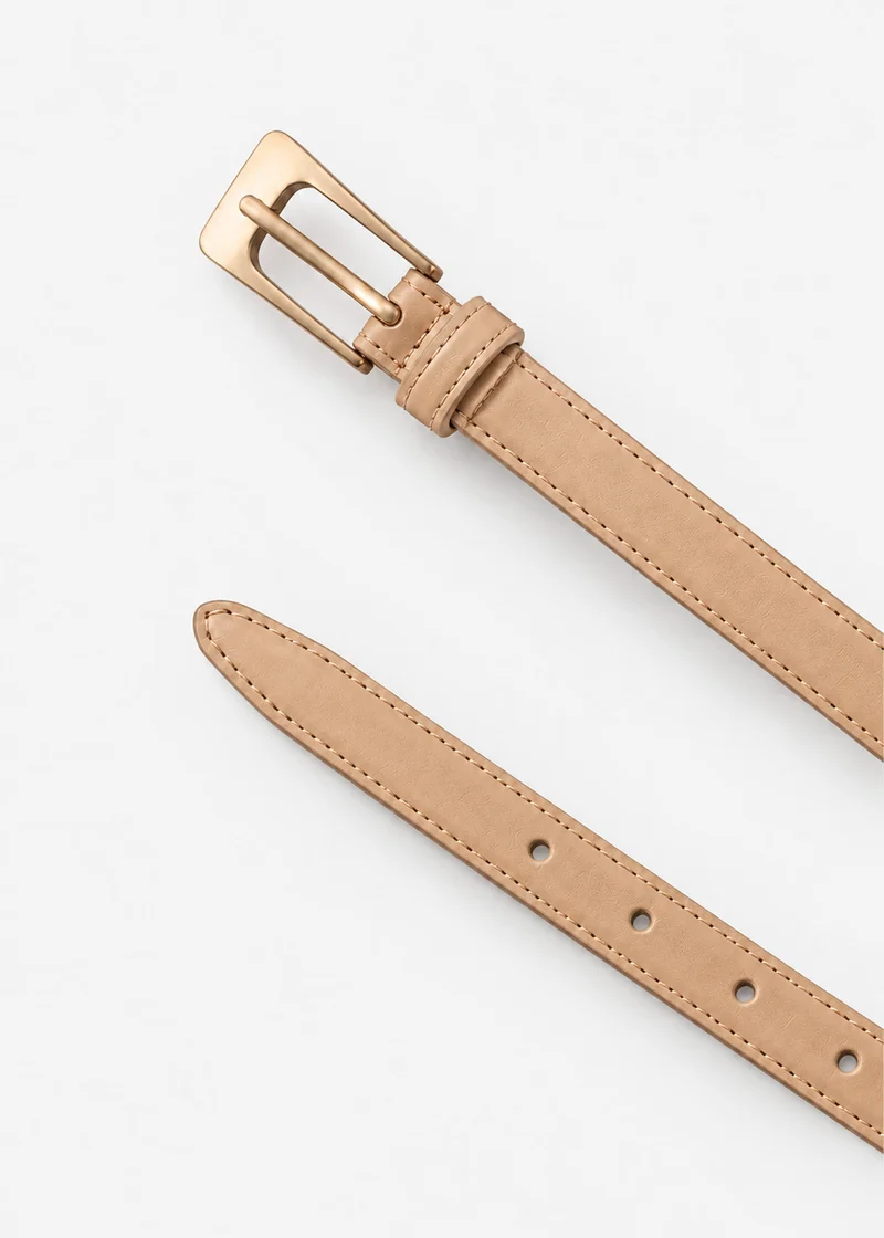 Schmaler Gürtel mit goldfarbener Metallschnalle - beige