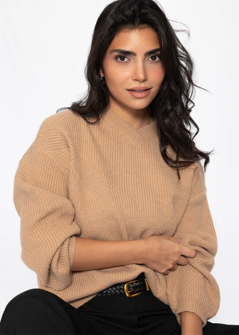 Rippstrickpullover mit hohem V-Ausschnitt - hellbraun
