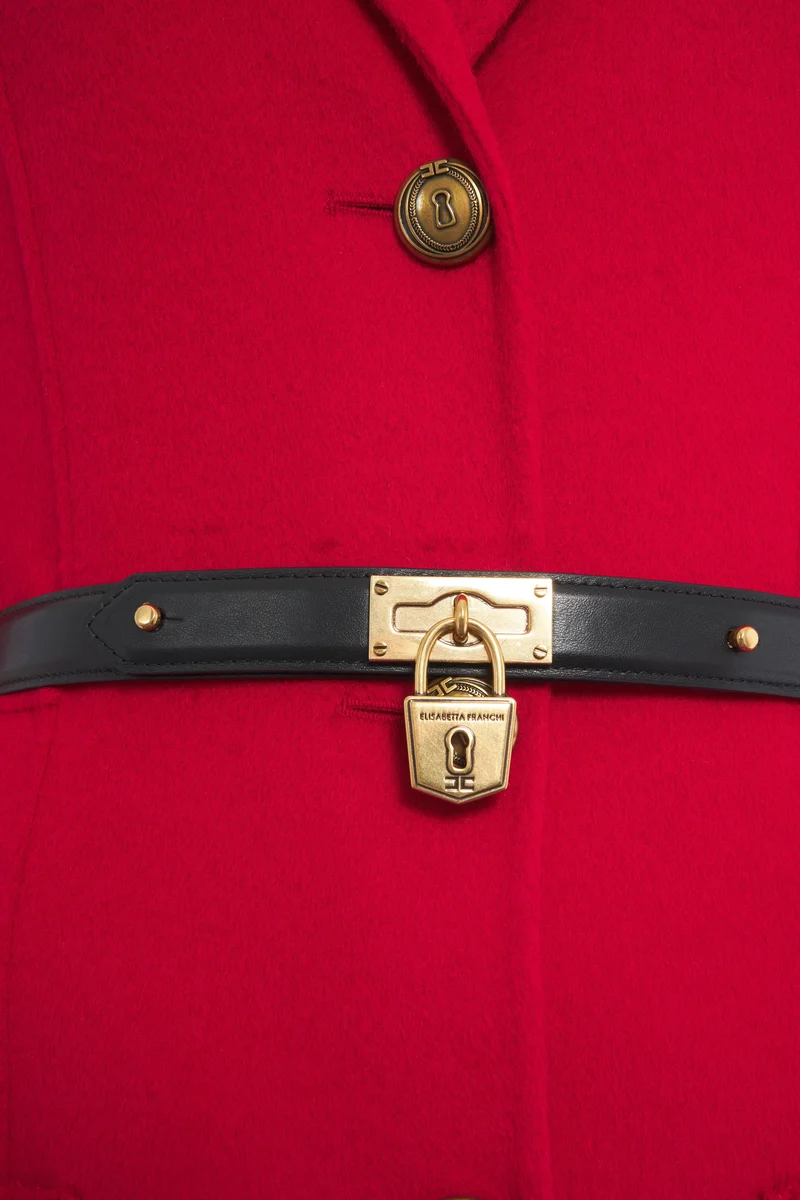 Cappotto con cintura in vita
