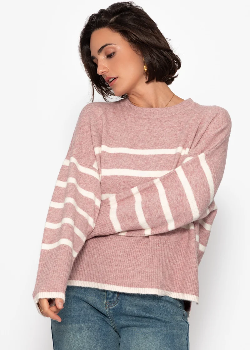 Gestreifter Strickpullover mit Seitenschlitzen - altrosa