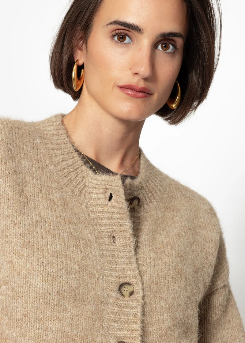 Strickjacke mit Taschen und Knopfleiste - beige