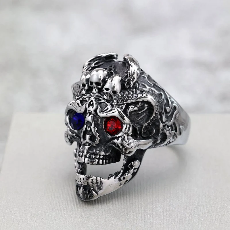 Punk-Ring für Herren mit Totenkopfmotiv in Blau und Rot