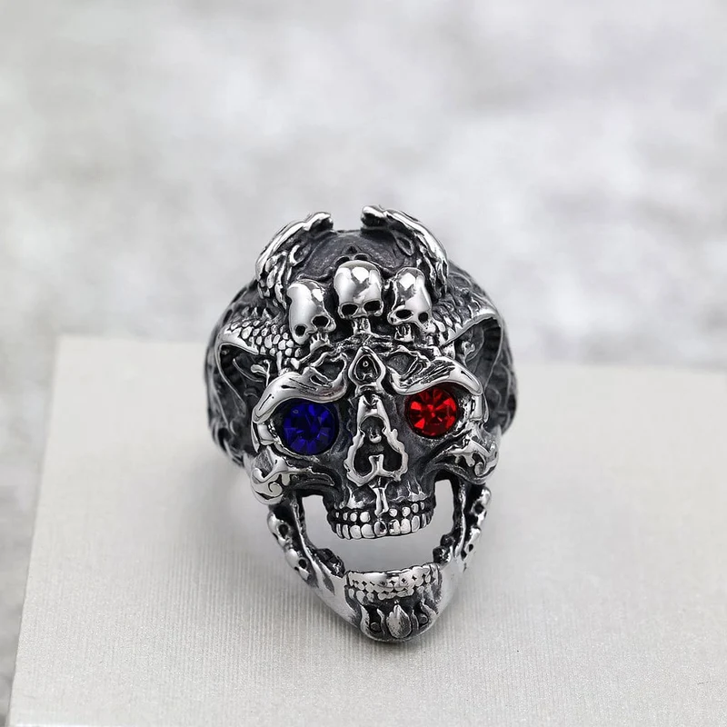 Punk-Ring für Herren mit Totenkopfmotiv in Blau und Rot
