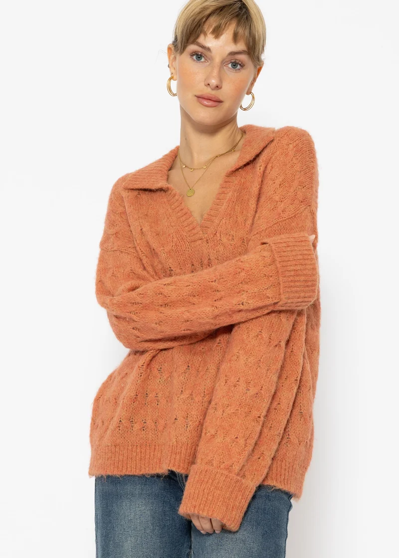 Flauschiger Zopfmuster-Pullover mit Kragen und V-Ausschnitt - rostrot