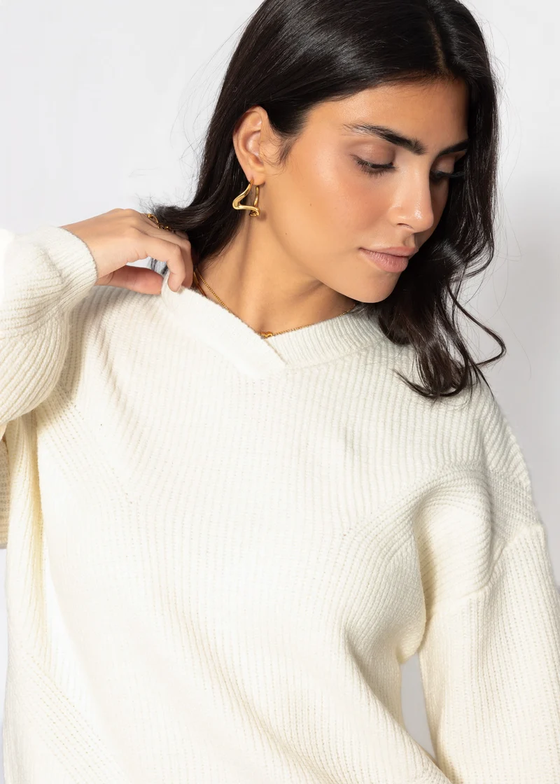 Rippstrickpullover mit hohem V-Ausschnitt - offwhite