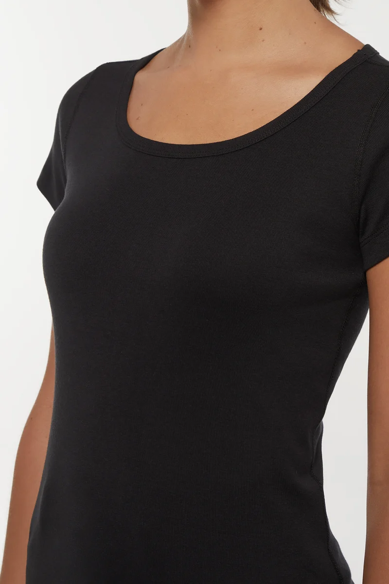 Short Sleeve Round Neck Tee | Black