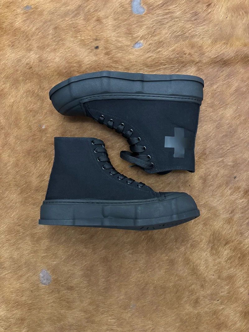 PLÜ Sneaker