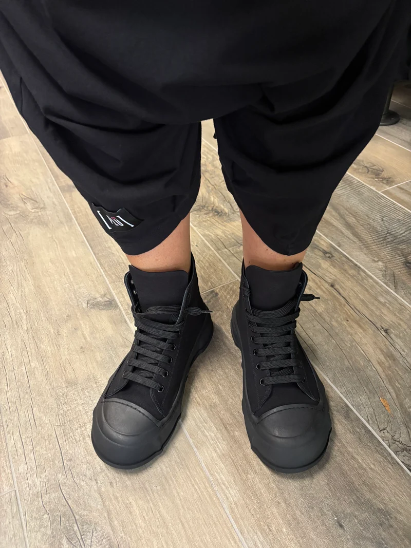 PLÜ Sneaker