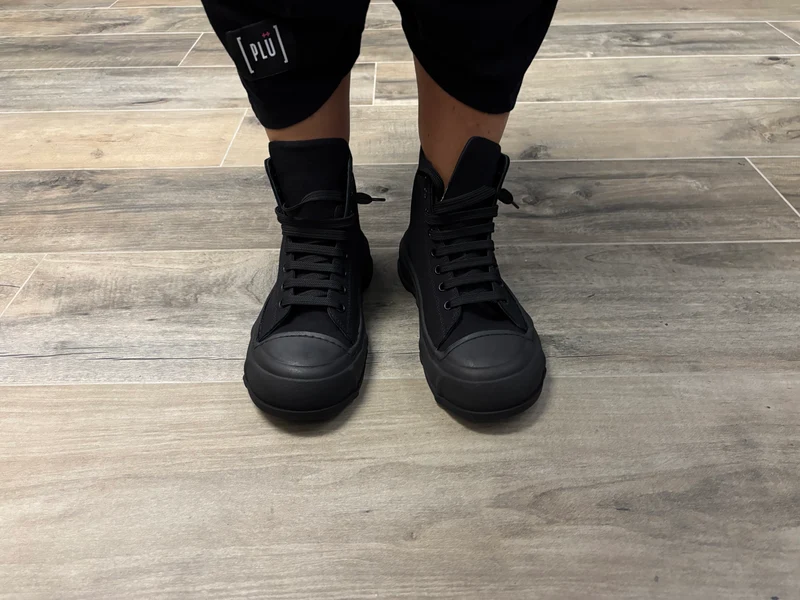 PLÜ Sneaker