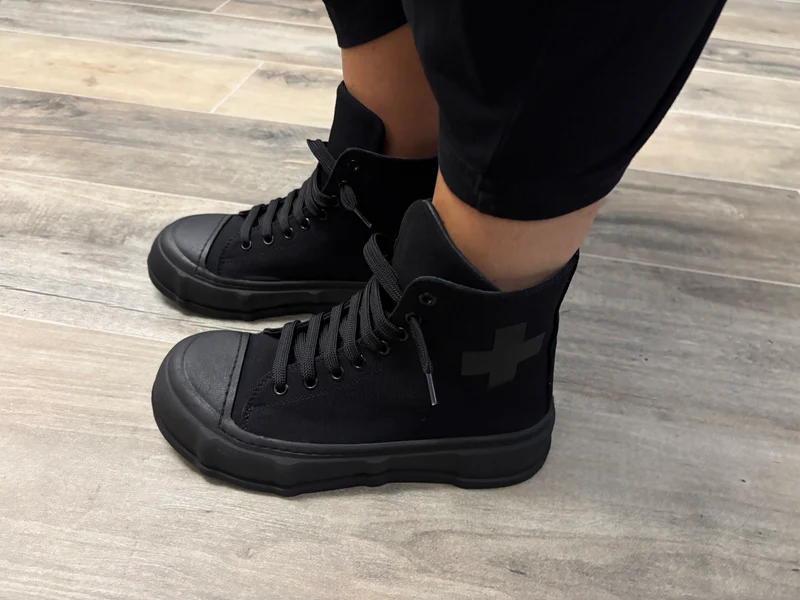 PLÜ Sneaker