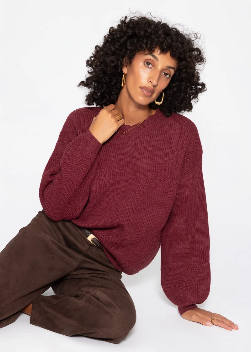 Rippstrickpullover mit hohem V-Ausschnitt - burgundy