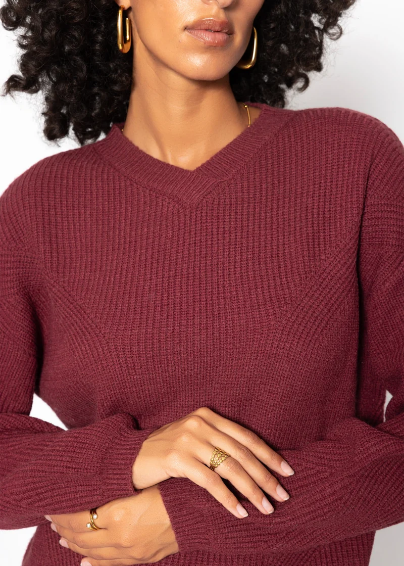 Rippstrickpullover mit hohem V-Ausschnitt - burgundy