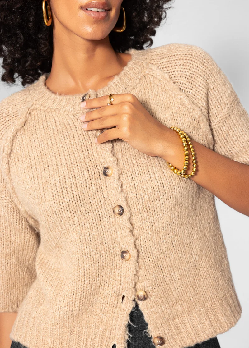 Kurzarm Cardigan mit Außennähten - beige
