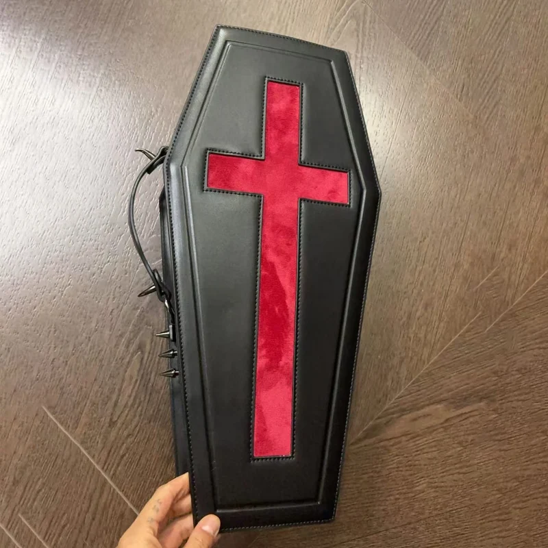 Schwarze gotische Sargtasche für Damen mit Kreuzmotiv, Fledermausflügeln und Sargform