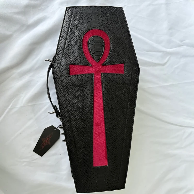 Schwarze Gothic-Tasche für Damen mit Fledermausflügel-Kreuzmotiv aus Kunstleder