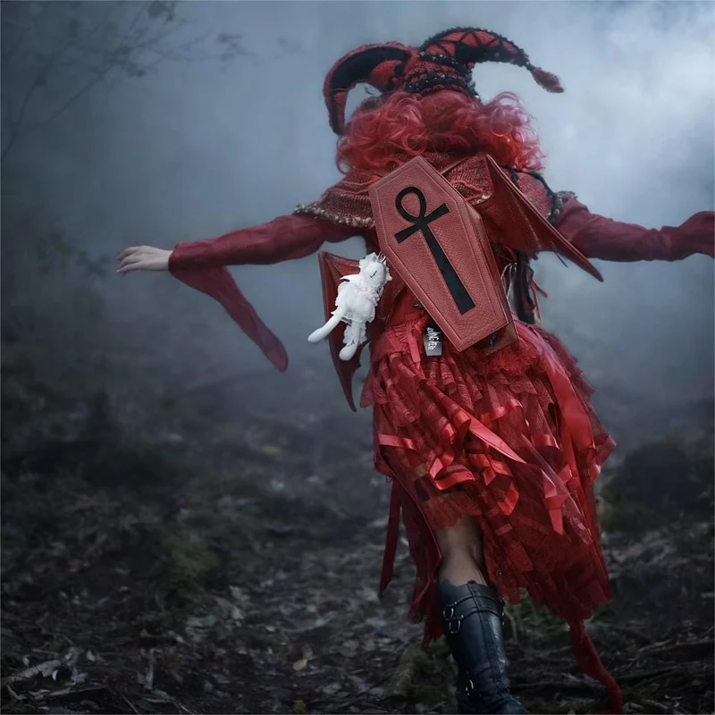 Gothic-Tasche für Damen, Fledermausflügel-Sargform, Kunstleder, Rot