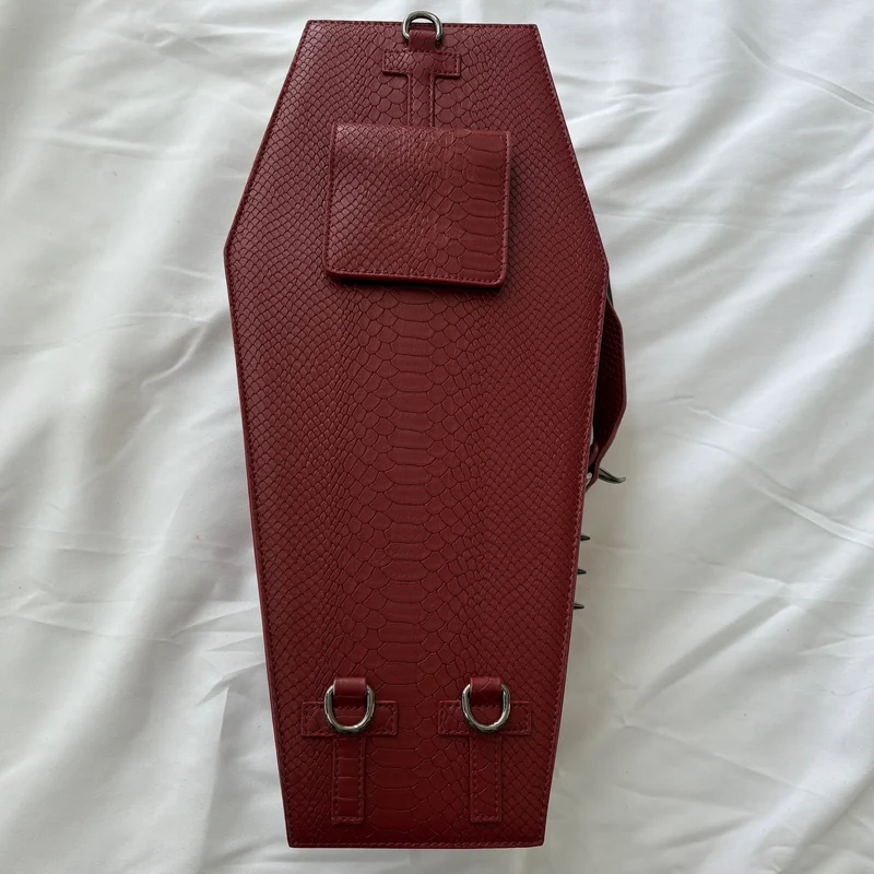Gothic-Tasche für Damen, Fledermausflügel-Sargform, Kunstleder, Rot