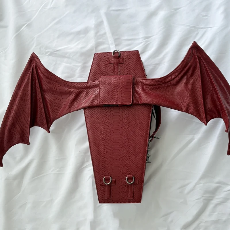 Gothic-Tasche für Damen, Fledermausflügel-Sargform, Kunstleder, Rot