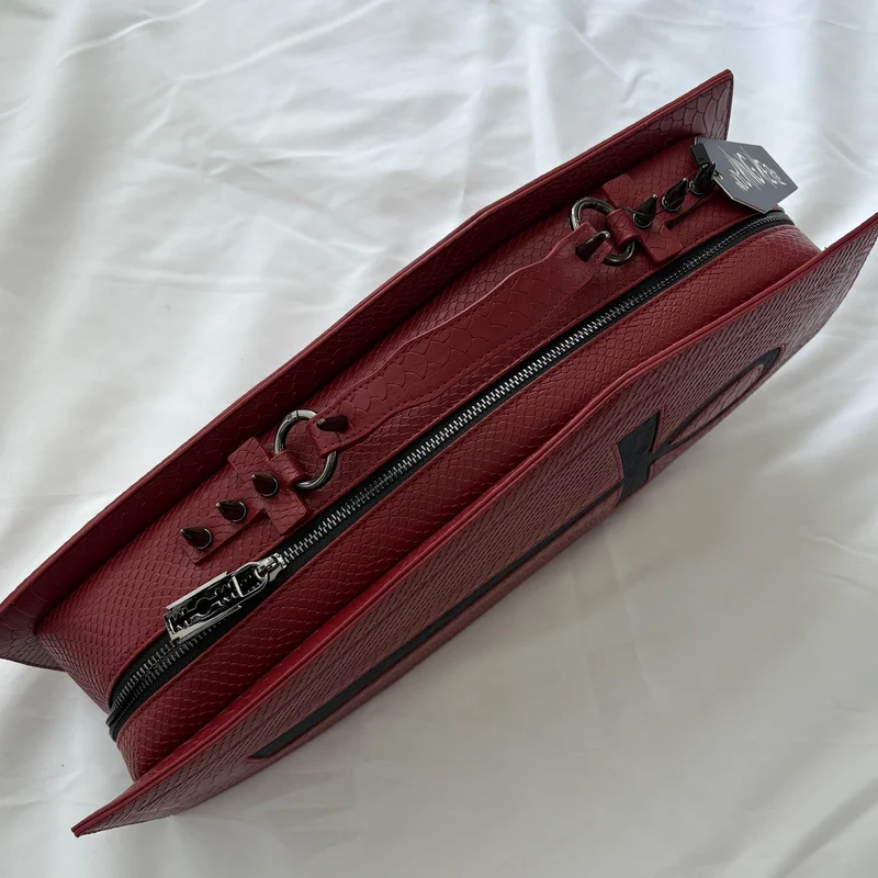 Gothic-Tasche für Damen, Fledermausflügel-Sargform, Kunstleder, Rot