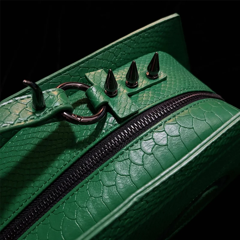 Gothic-Tasche für Damen, Fledermausflügel-Sargform, Grün